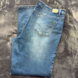 R1893 Women’s Straight Jeans